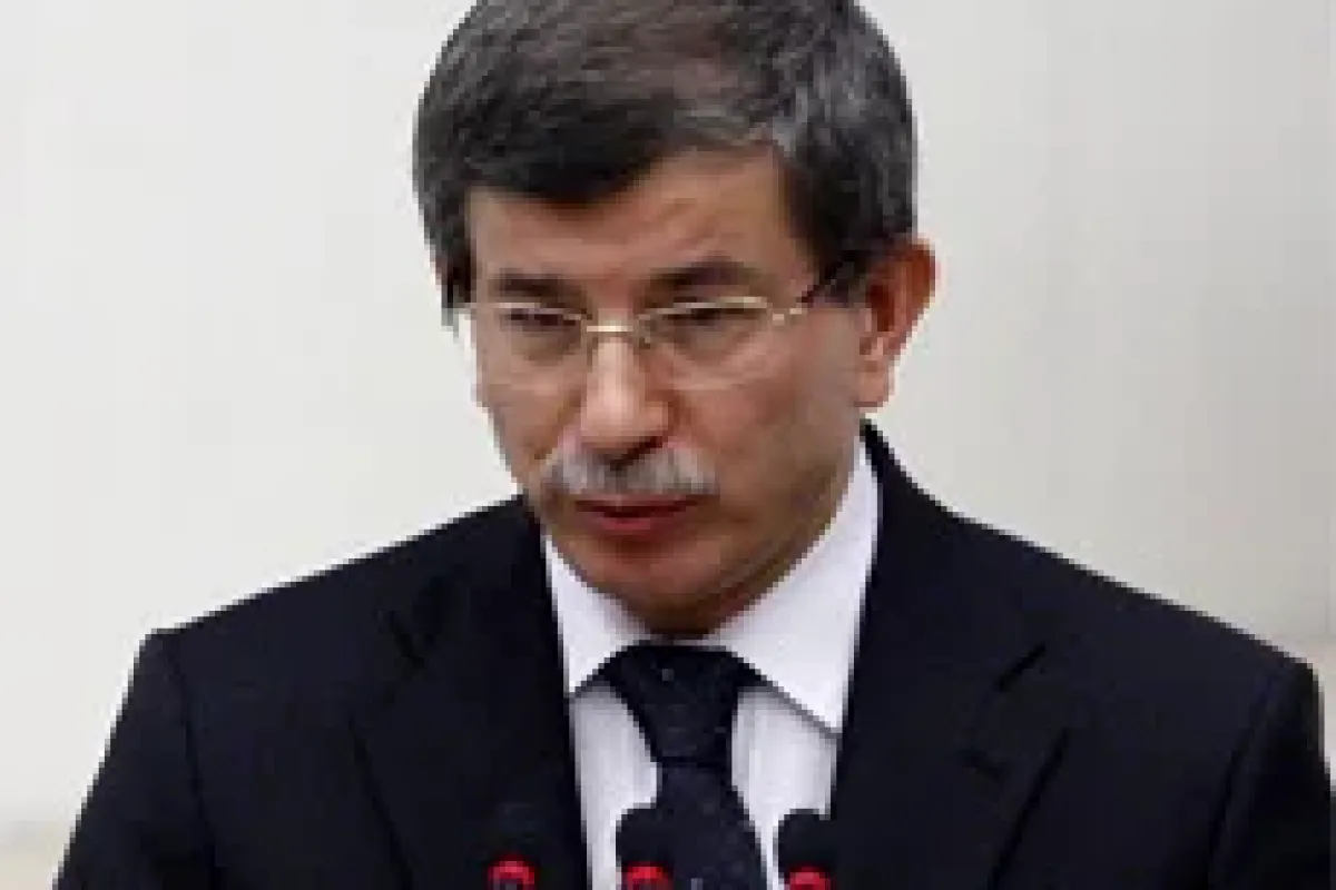 Davutoğlu Kıbrıs'tan Kahire'ye geçti