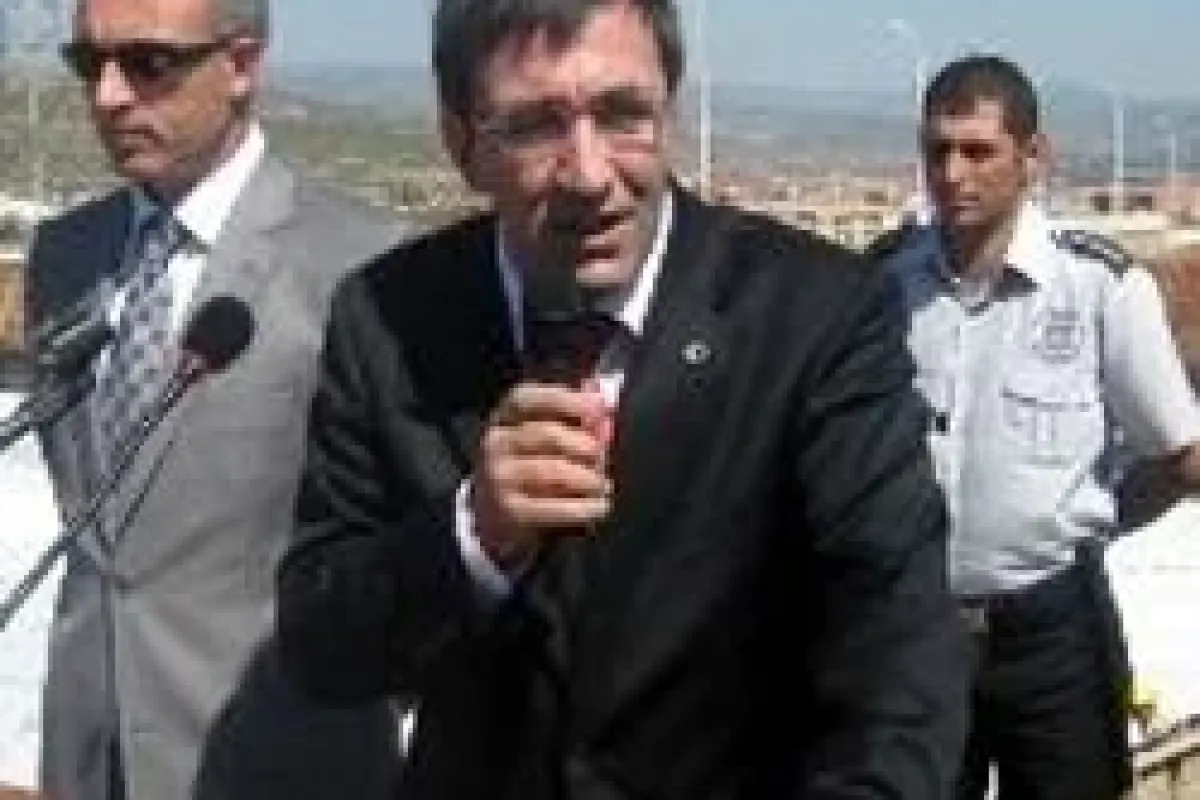 Bakan Yılmaz muhalefete çatttı
