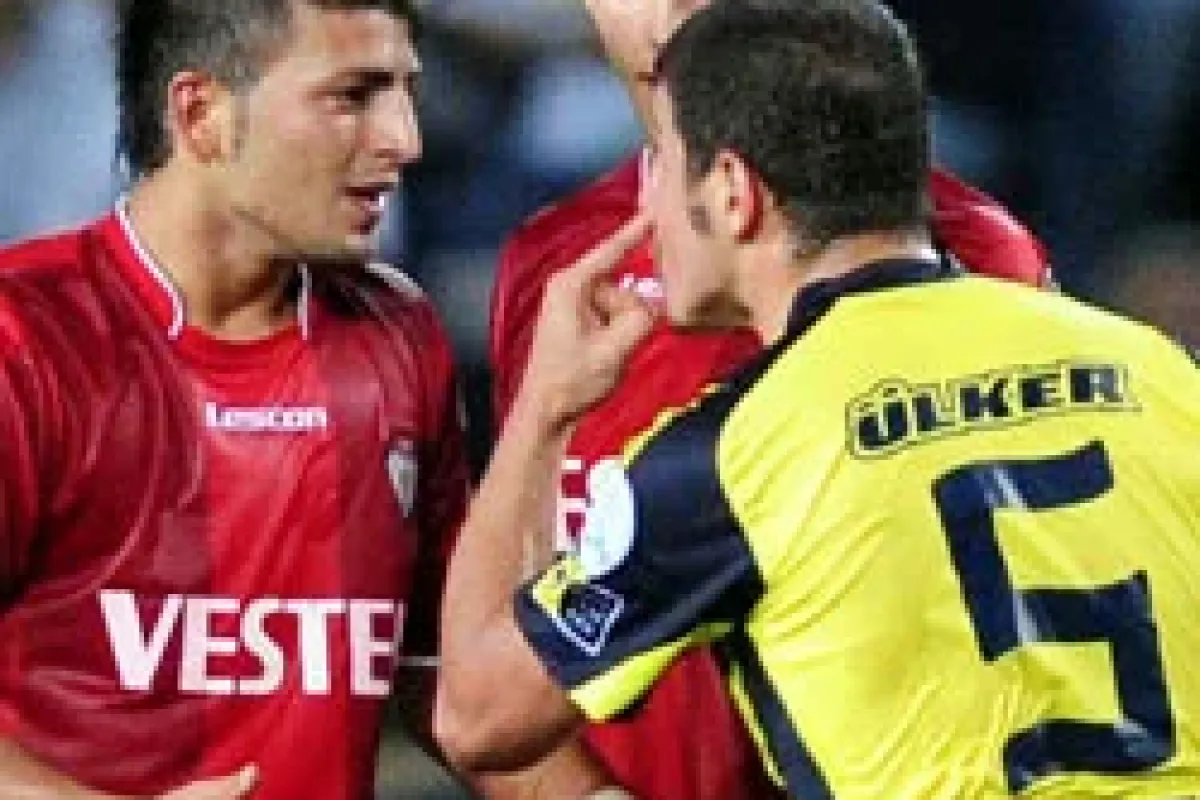 Emre'nin küfrü Fener'i yine yaktı!