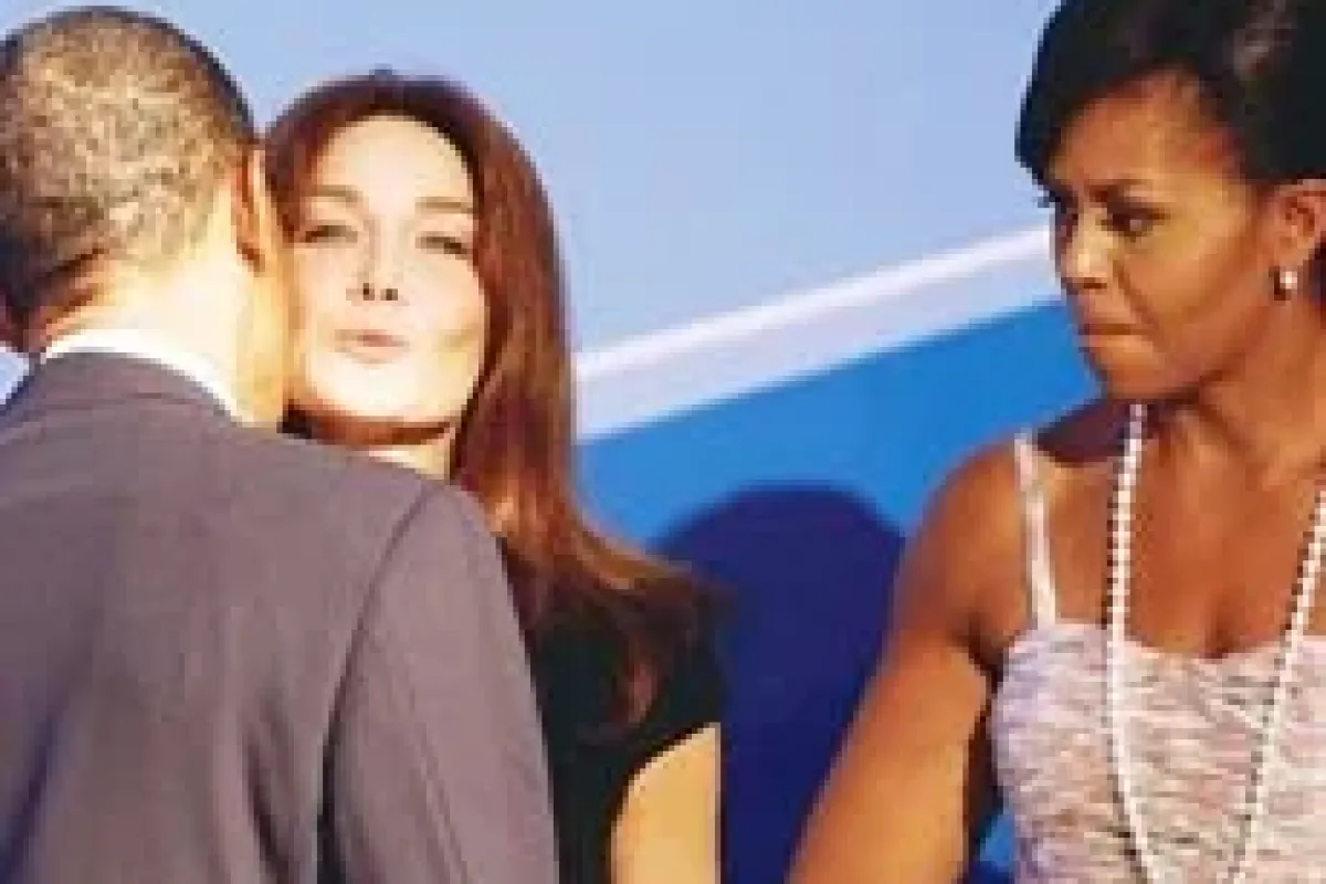 Obama Carla'yı tam 4 kez öptü!