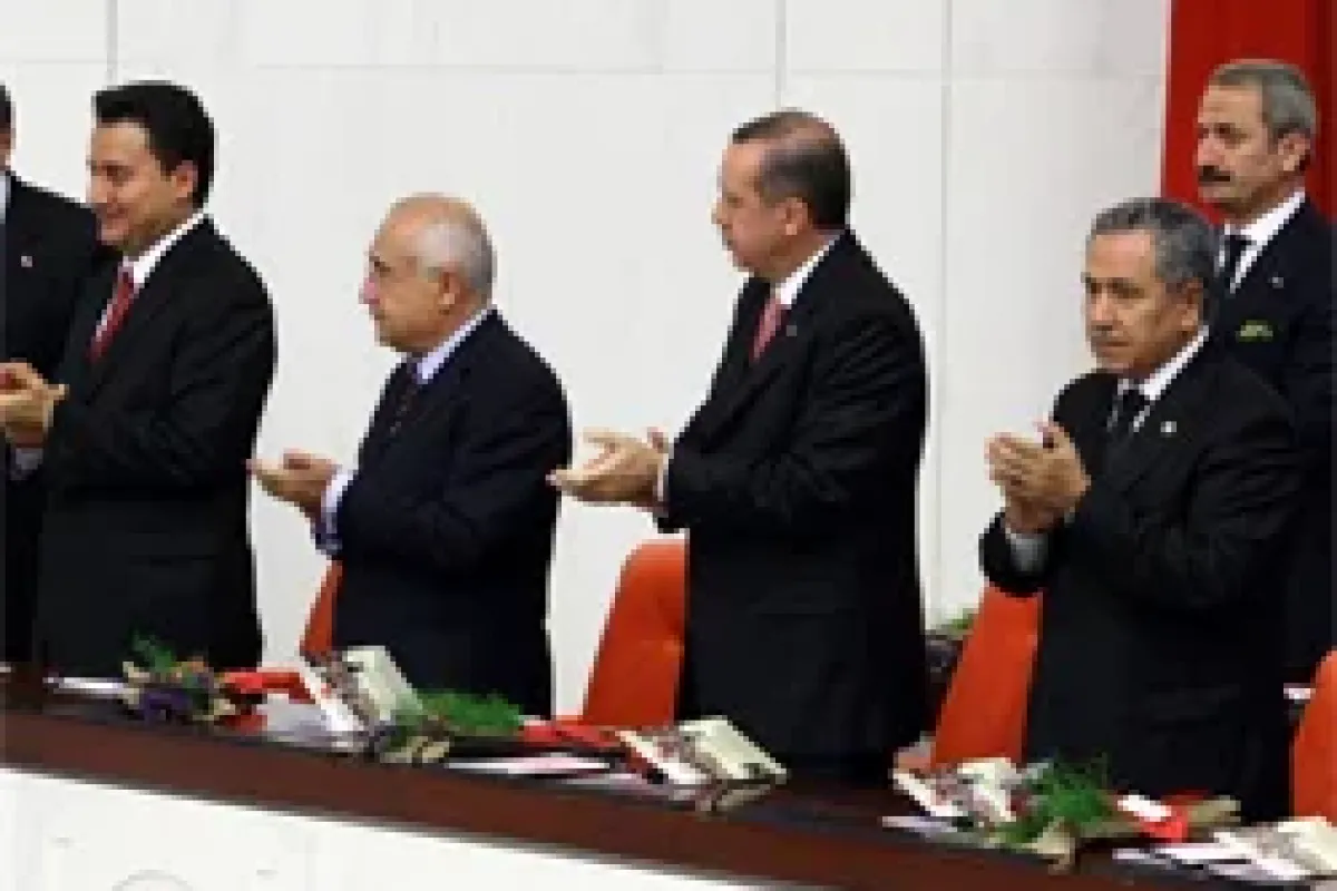 İki bakana oturacak yer kalmadı
