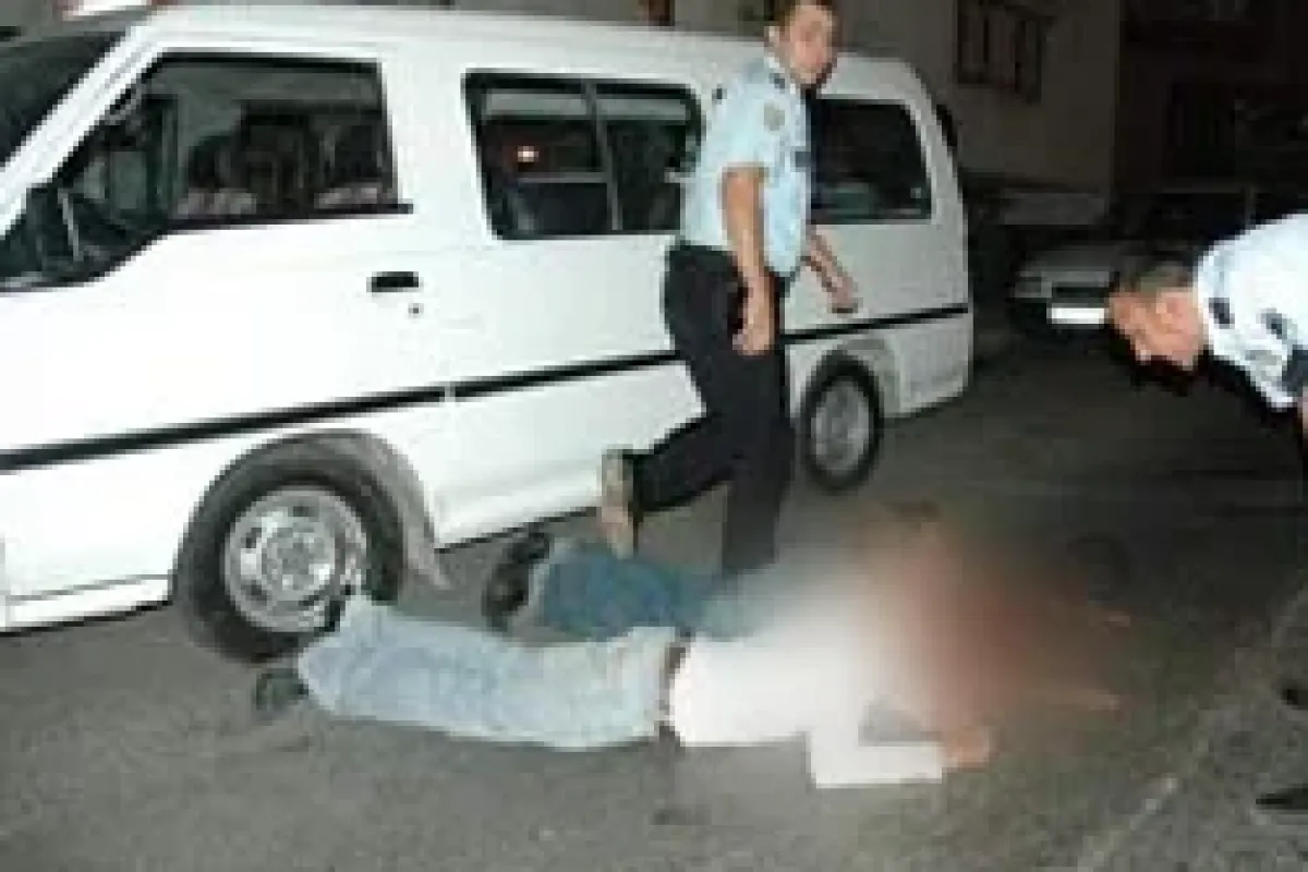 Cami hırsızını polis fena enseledi