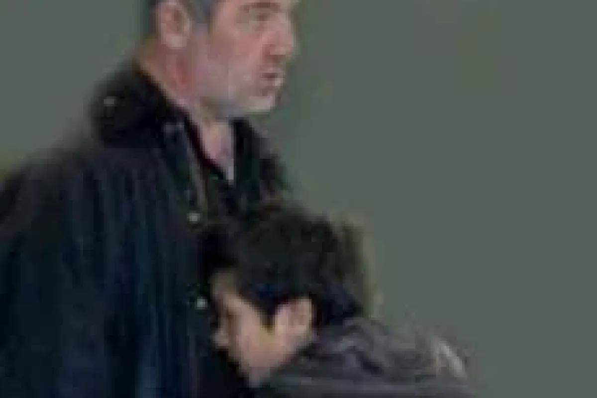 Emir babasına öyle bir sarıldı ki!
