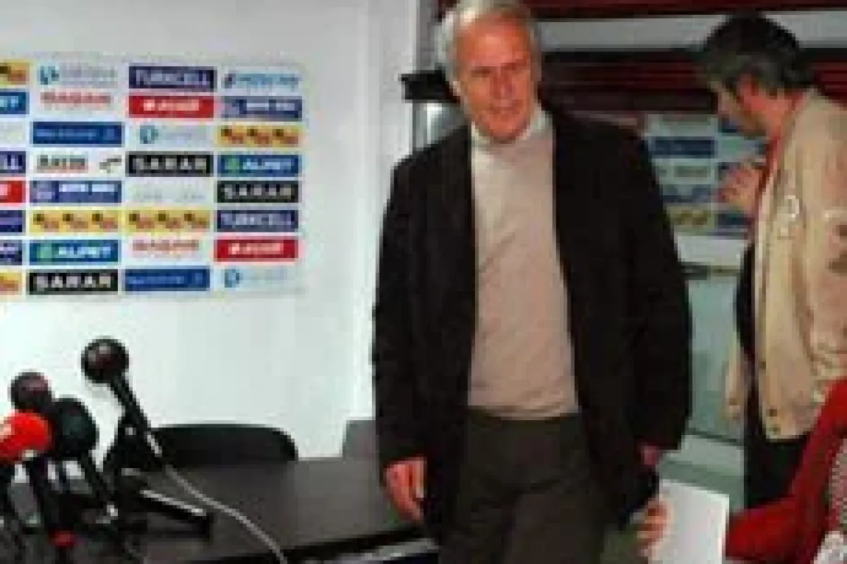Mustafa Denizli toplantıyı terk etti!