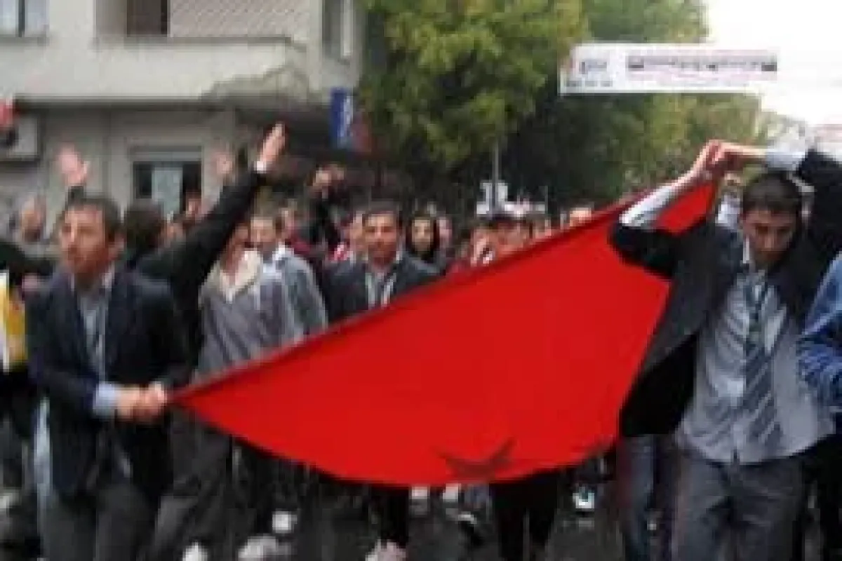 Liselilerden E5'te 'PKK' mitingi
