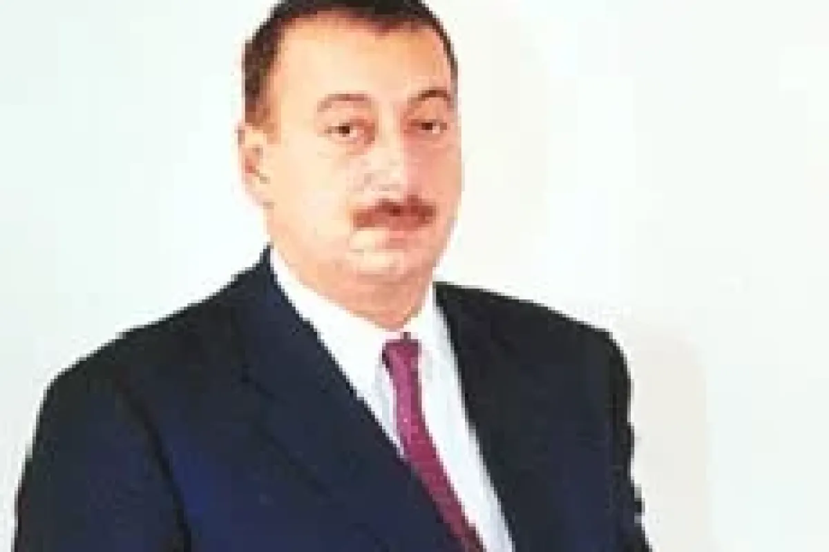 Aliyev'den Gül'e telefonla tebrik