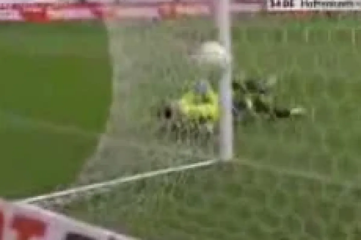 30 metreden muhteşem gol (video)