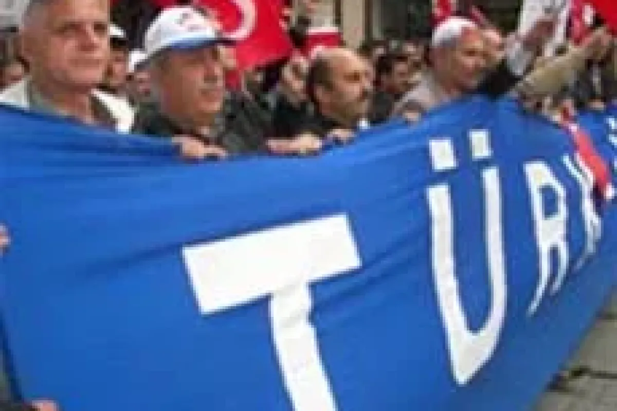 Valilik Türk-İş'in mitingini erteledi