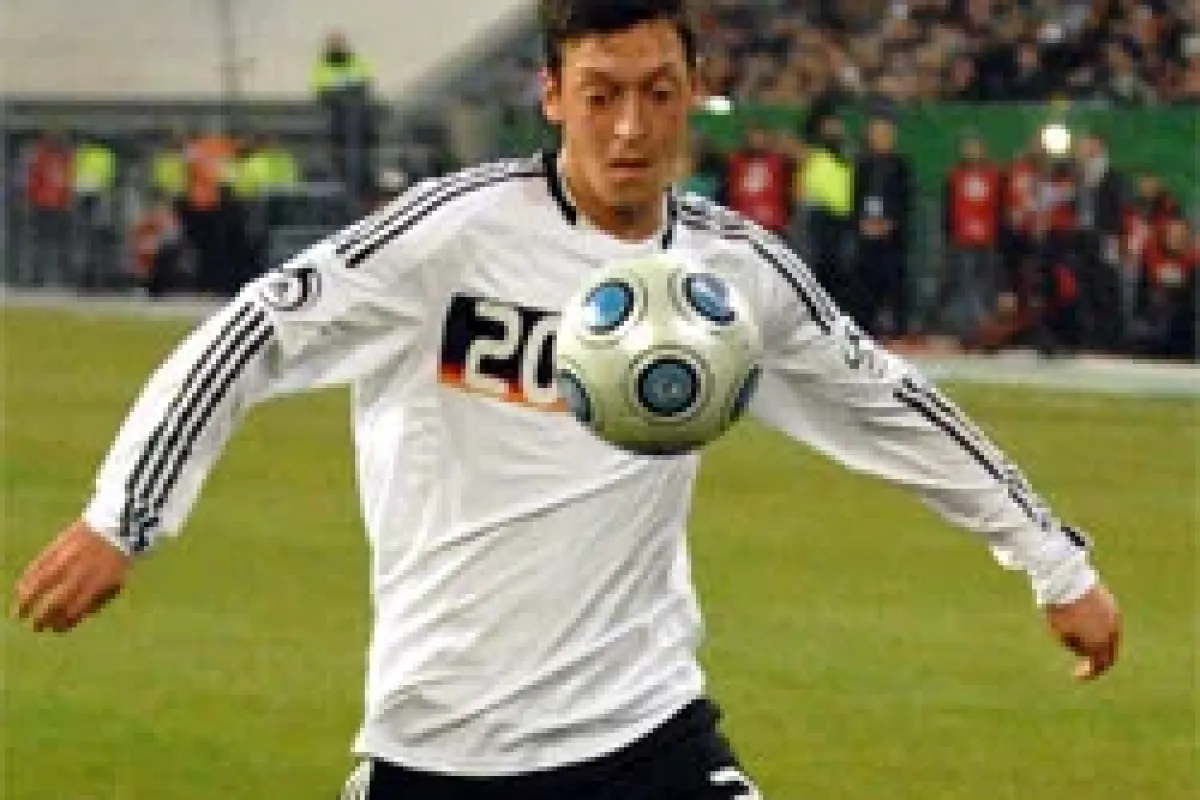 Almanya'da Mesut Özil'e talip çok