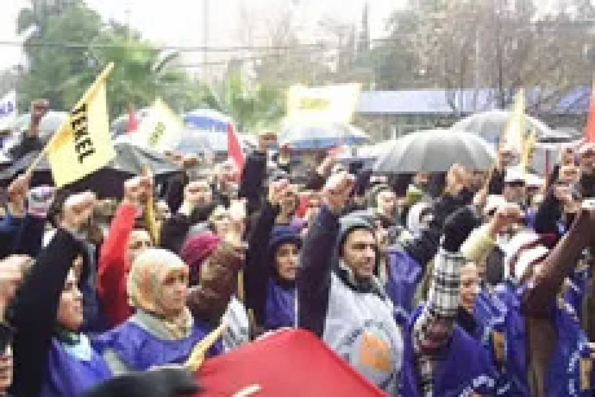 Tekel işçileri ölüm orucuna doğru