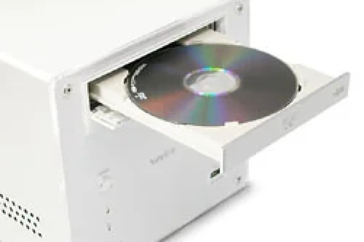 Çocuklara porno CD satıyorlardı