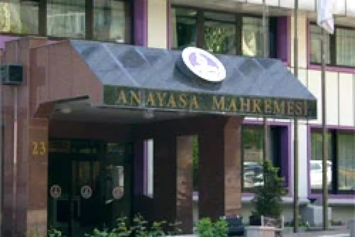 Anayasa Mahkemesi'nde Gül izi