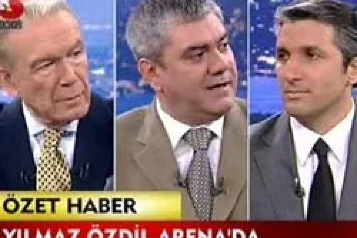 Üç kafadar canlıda darbeyi ti'ye aldı