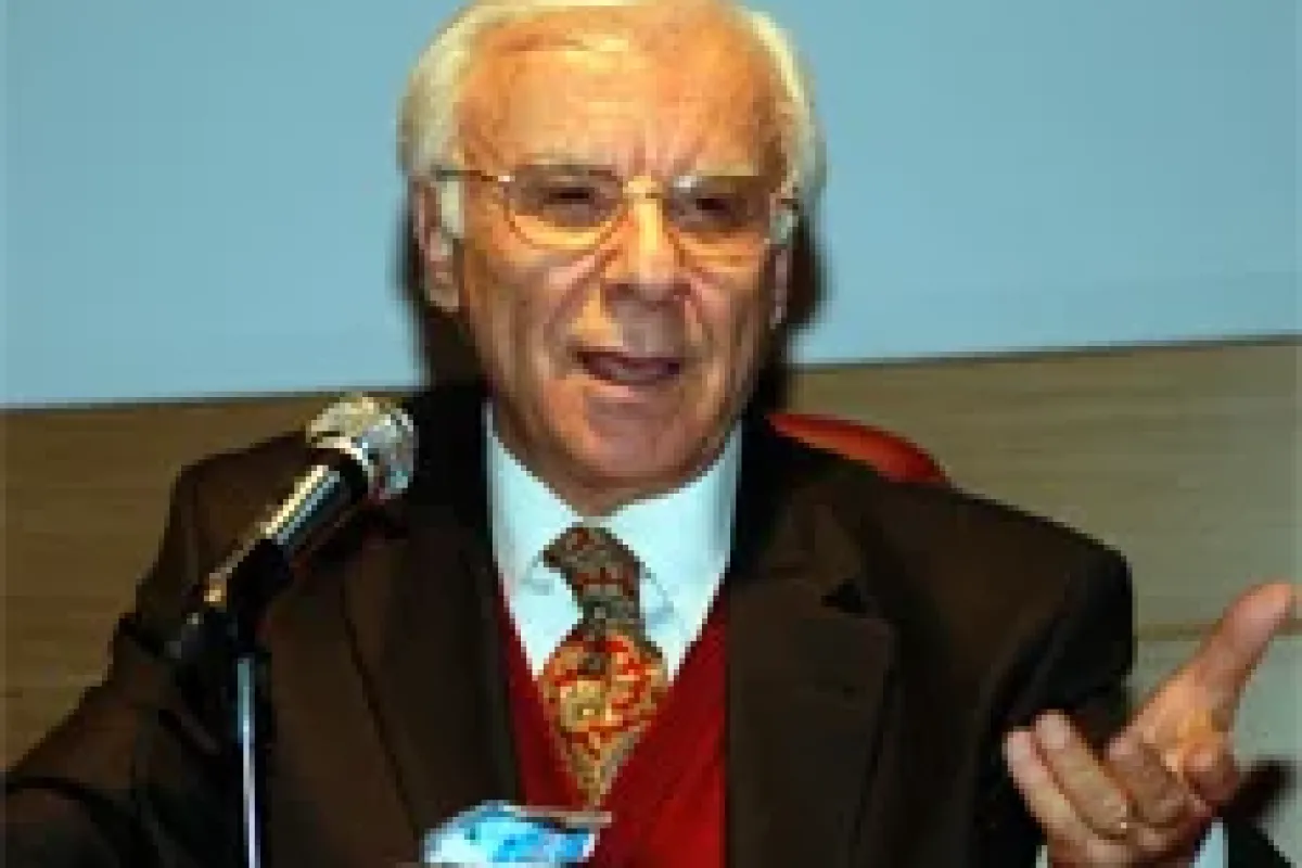 Sami Selçuk'tan bağımsızlık vurgusu