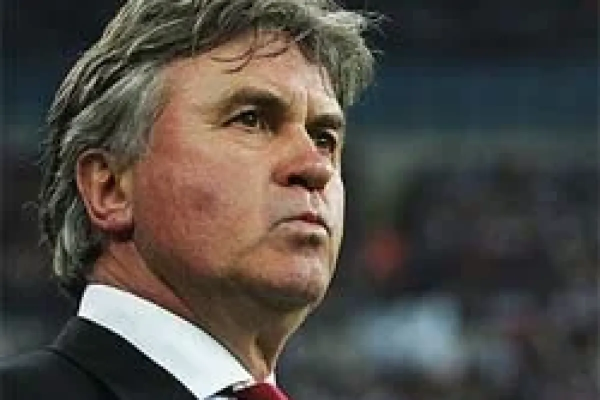 Guus Hiddink Rusya'da kaldı