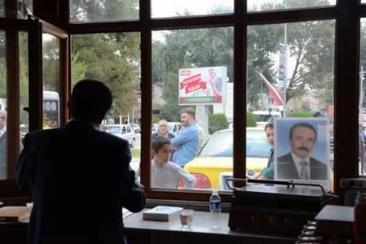 Tek Başına Miting Yaptı