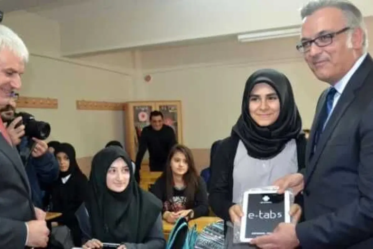 3 Bin 250 Tablet Öğrencilerle Buluştu