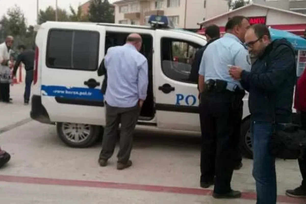 Okul Bahçesinde Öğretmen Öğretmeni Dövdü