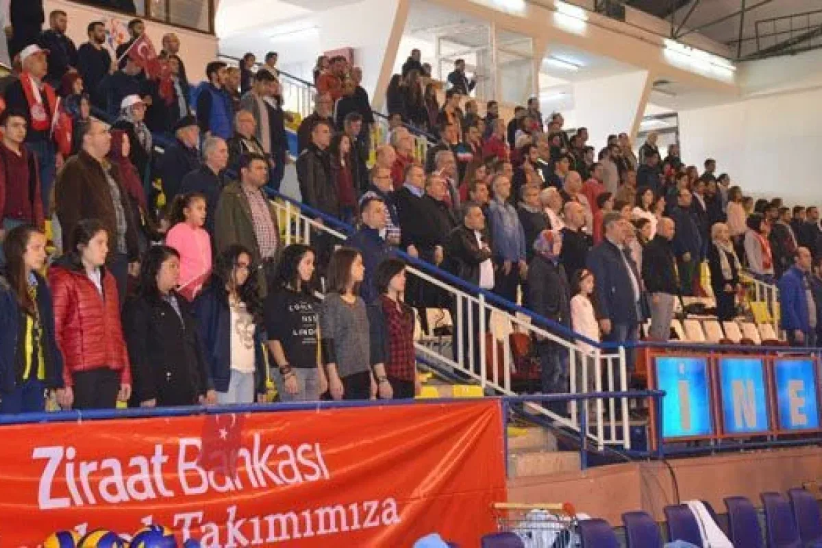 Voleybol Maçına Zoraki Seyirci