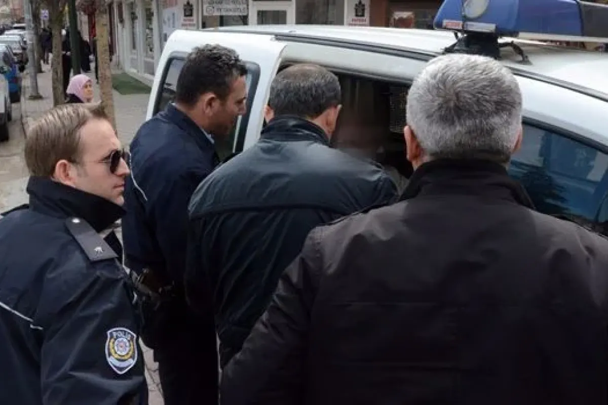 Yaşlı Kadını Polis Son Anda Kurtardı