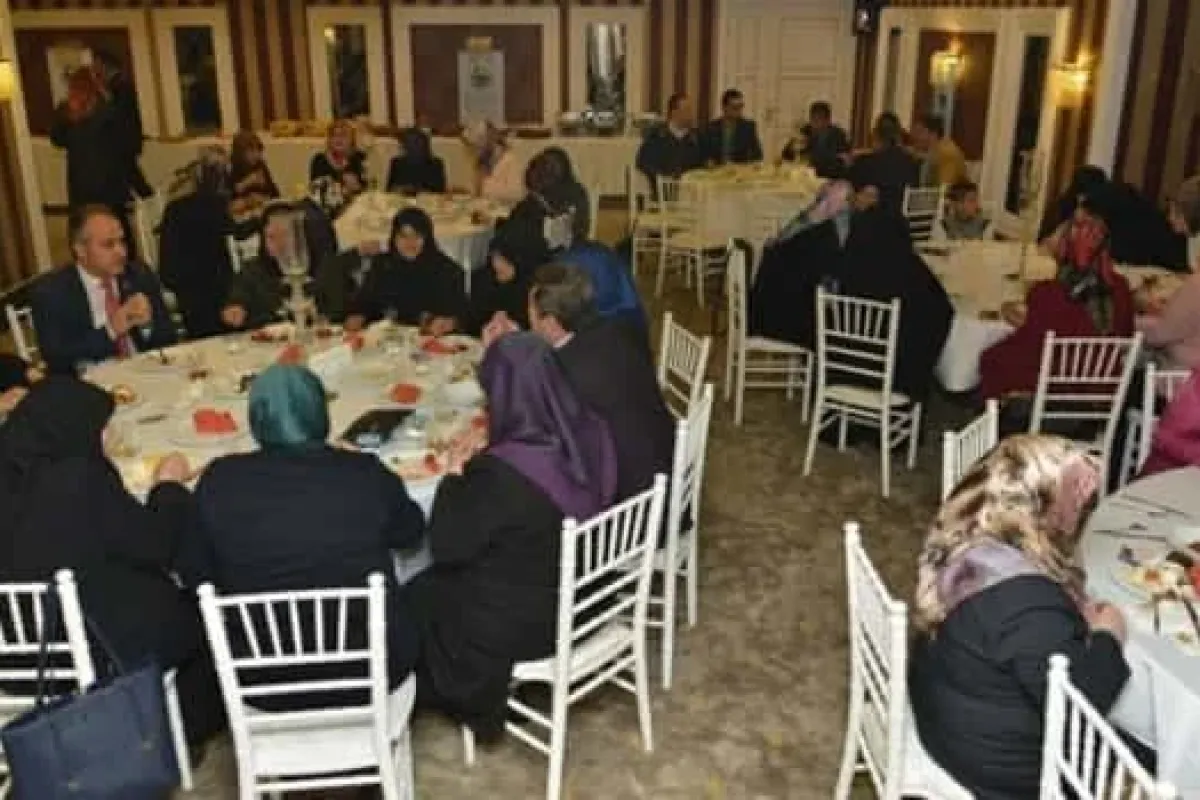 Özel Annelere Özel Kutlama