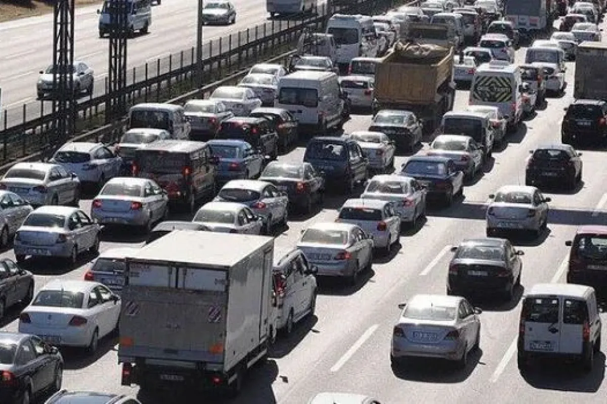 Trafik sigortası priminde resmi indirimler başladı .