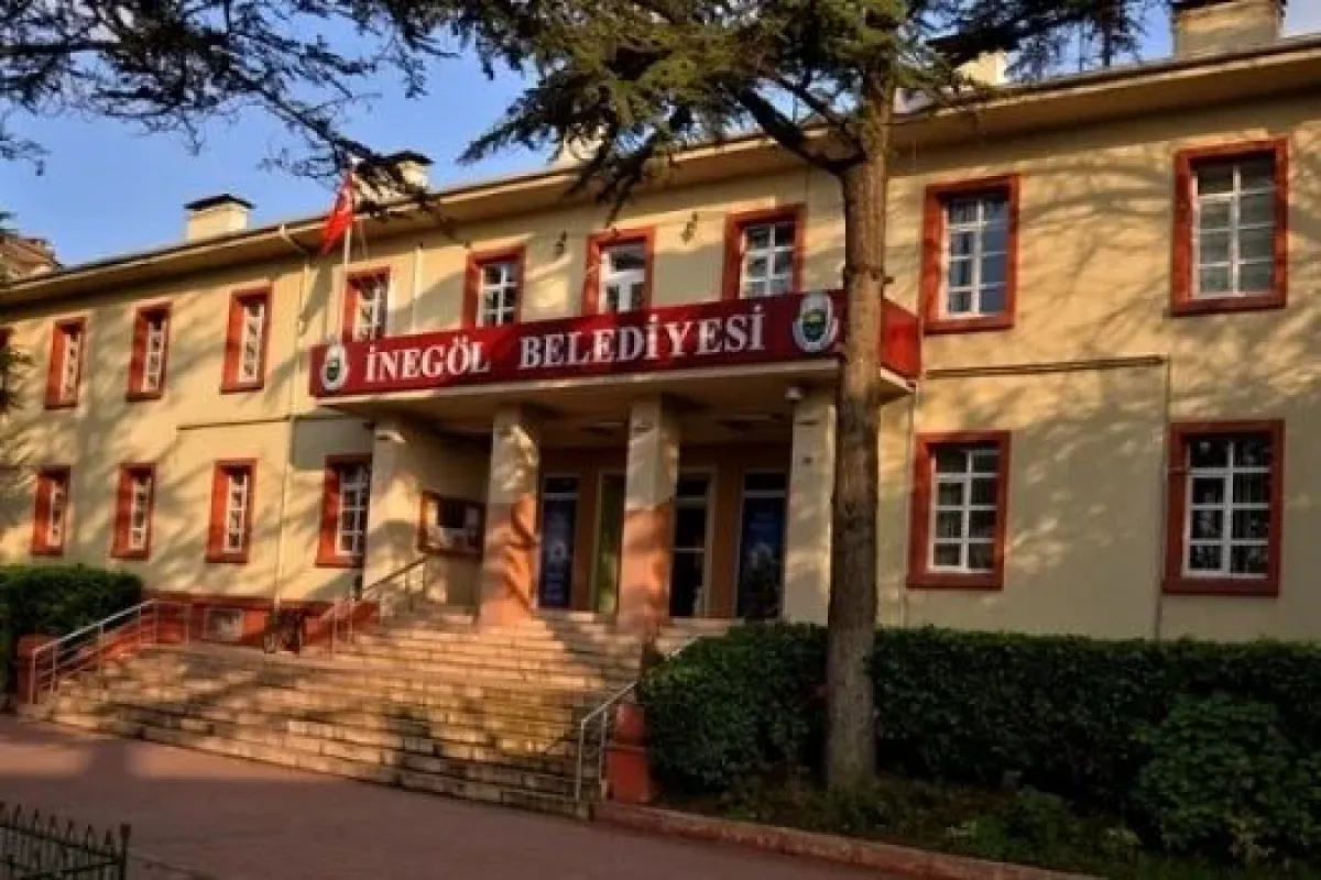 Terör Örgütü Sempatizanları İnegöl Belediyesini hedef aldı
