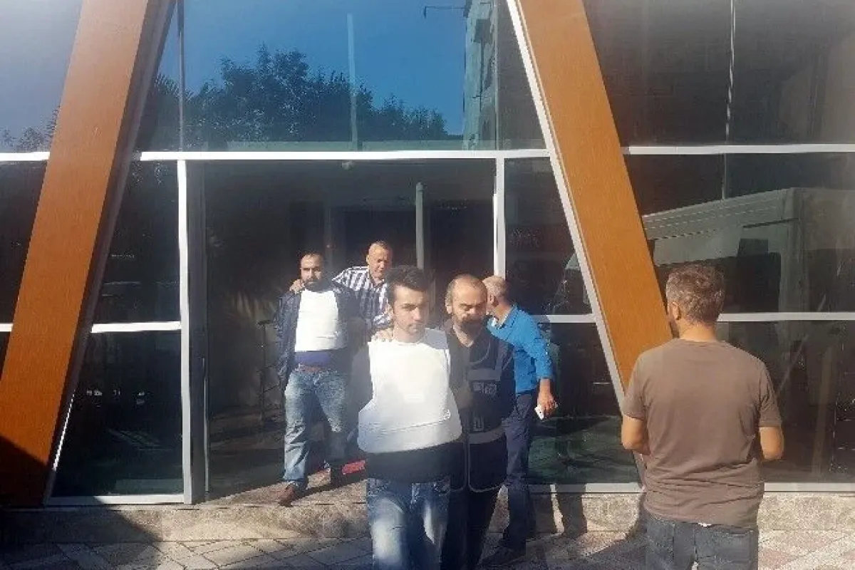 Kiracısını öldüren ev sahibi adliyeye çıkarıldı