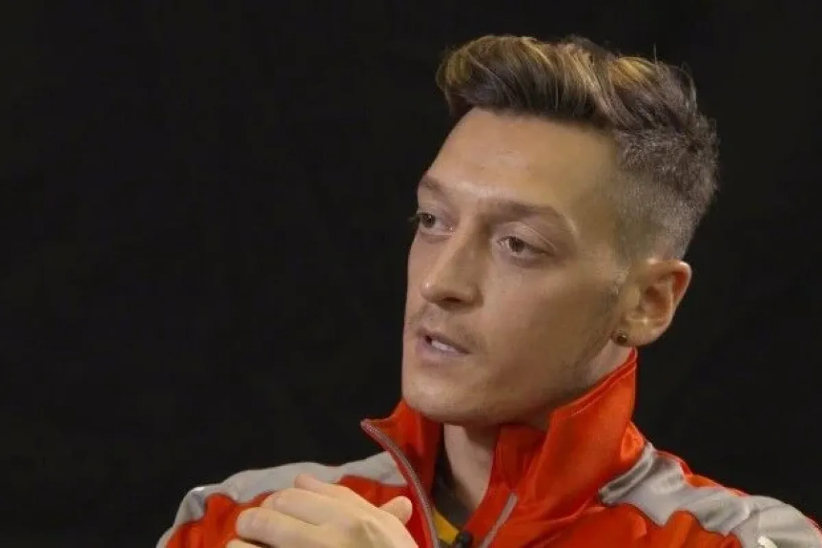 Mesut özil: oğuzhan premier ligde forma giyebilir