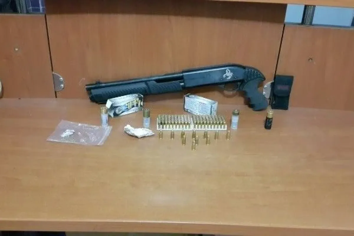 Şüpheli araçtan uyuşturucu ve silah çıktı