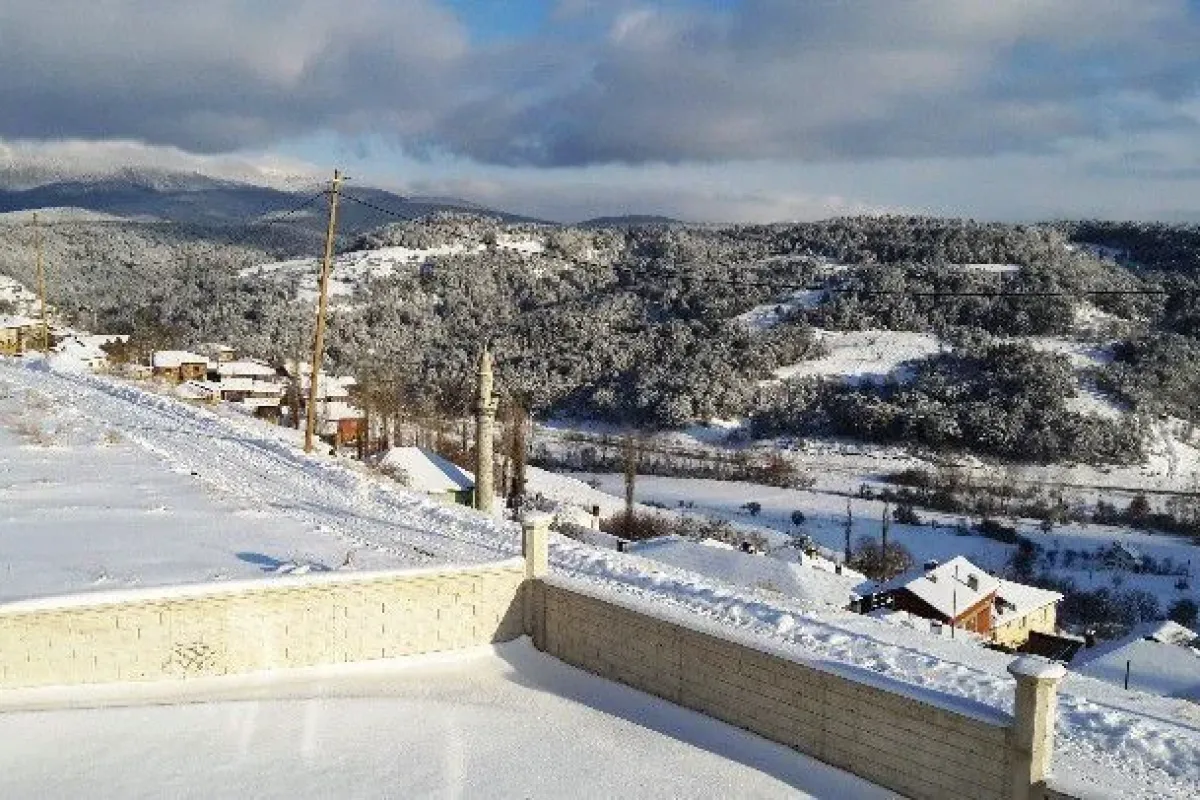 Bursada soğuktan akan çeşmeler buz tuttu