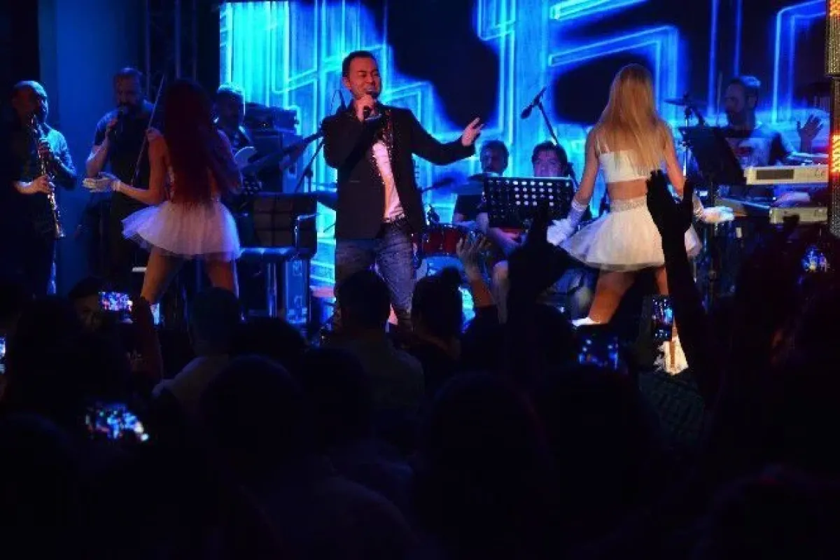 Serdar ortaç uludağda hayranlarına unutulmaz bir gece yaşattı