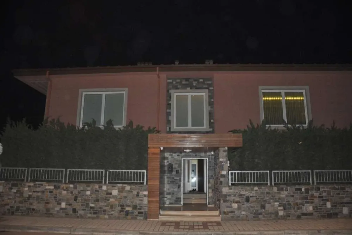 Villa faresi mücevherlerle yakalandı
