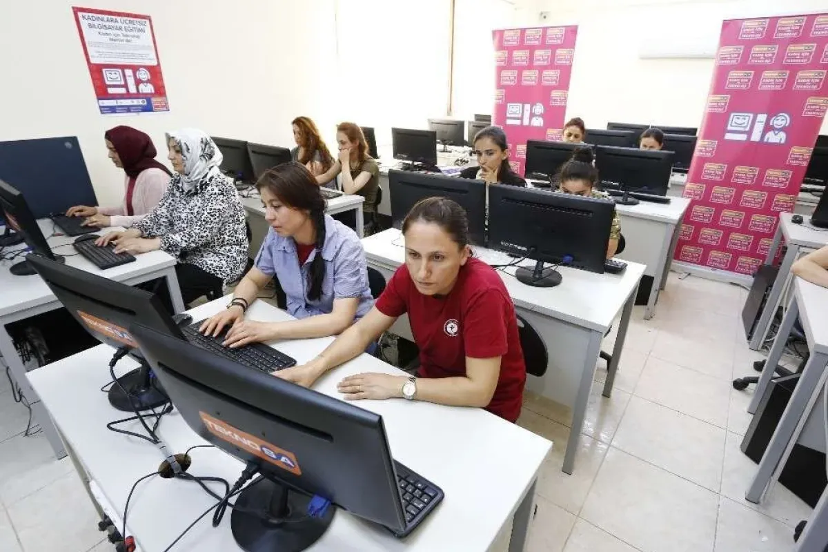 Teknosa, 10 yılda 15 binden fazla kadını teknolojiyle buluşturdu