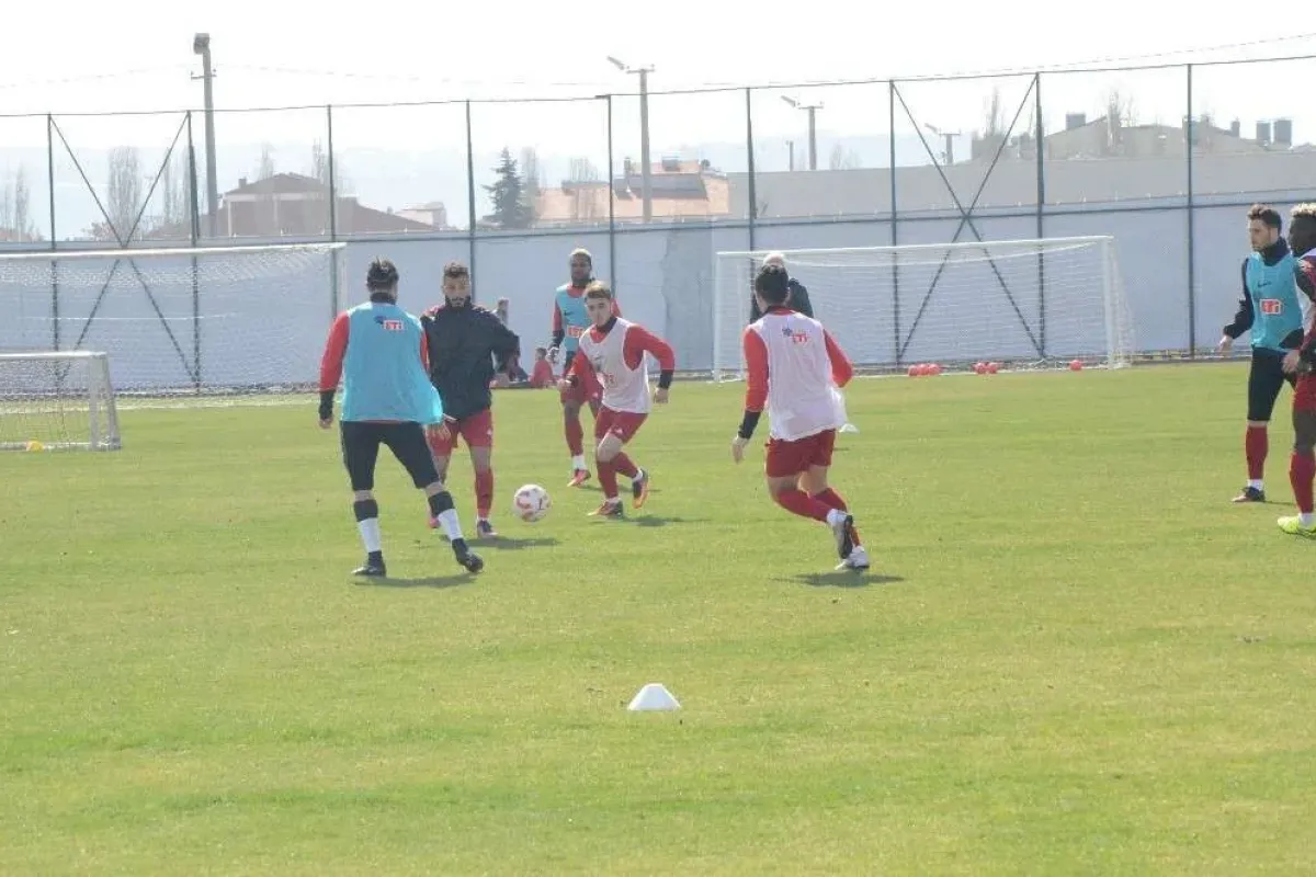 Eskişehirsporda erkan zengin konusu çözülemiyor