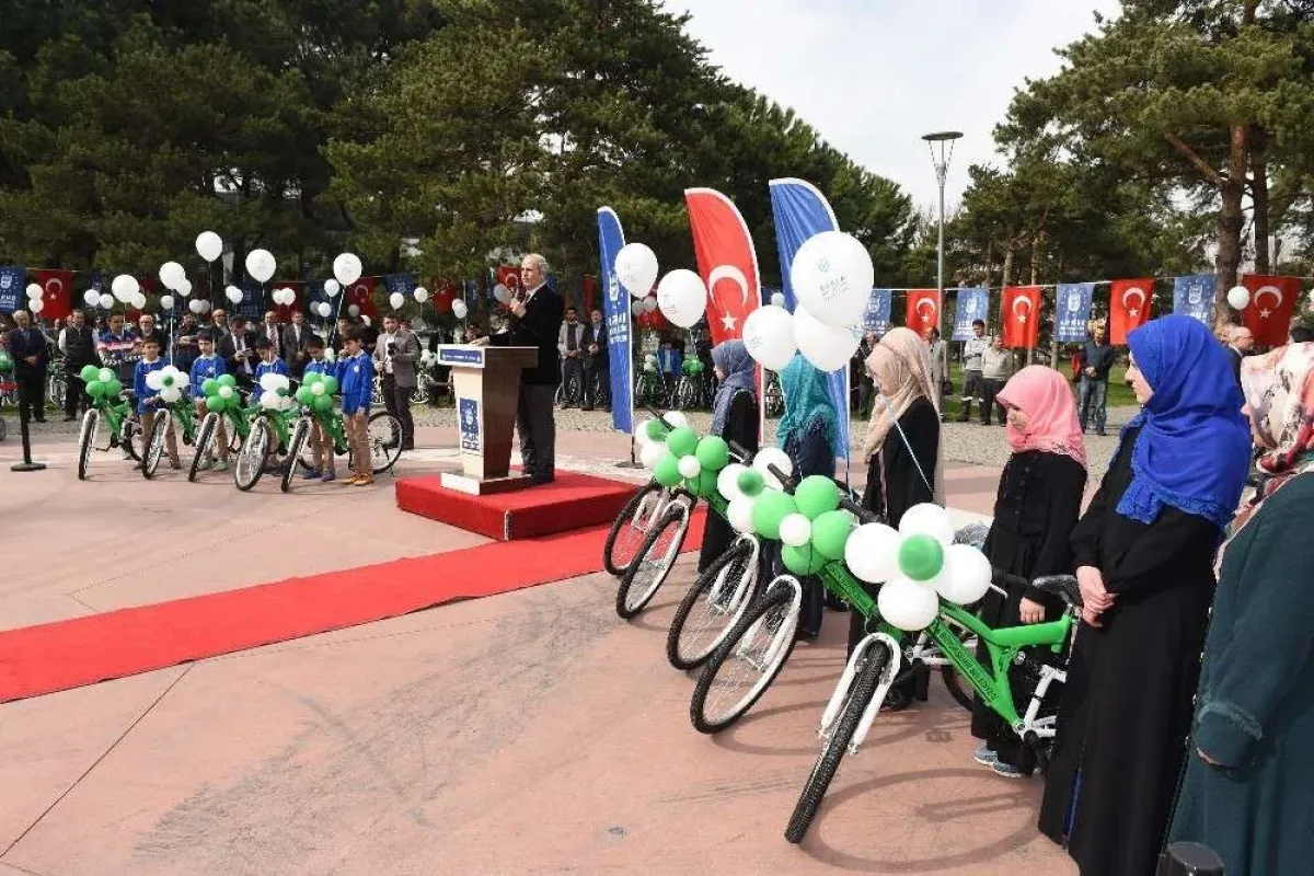 Büyükşehir başarıyı bisikletle ödüllendirdi