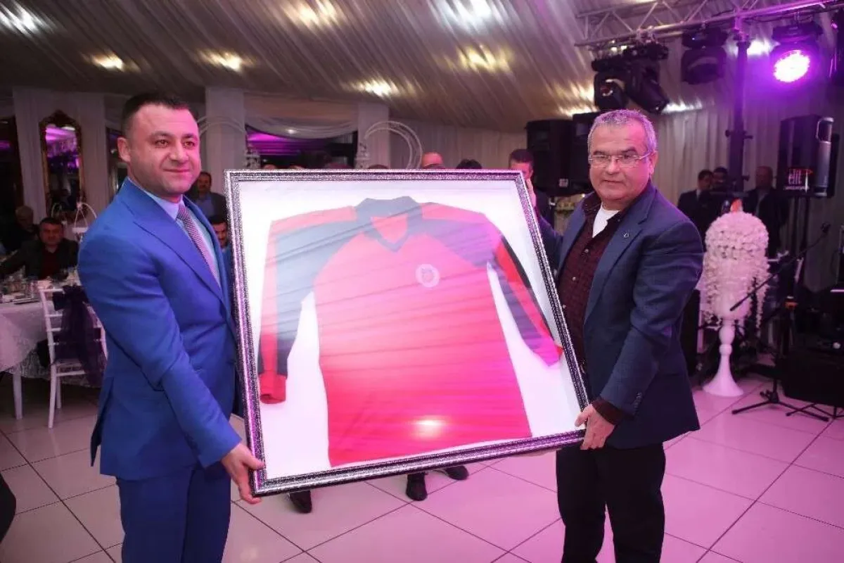 50 yıllık forma, 106 bin tlye alıcı buldu