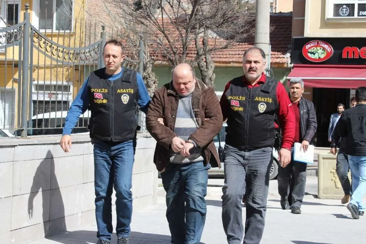 Sahte içki satarak iki kişinin ölümüne sebep olduğu iddia edilen şahıs adliyeye sevk edildi