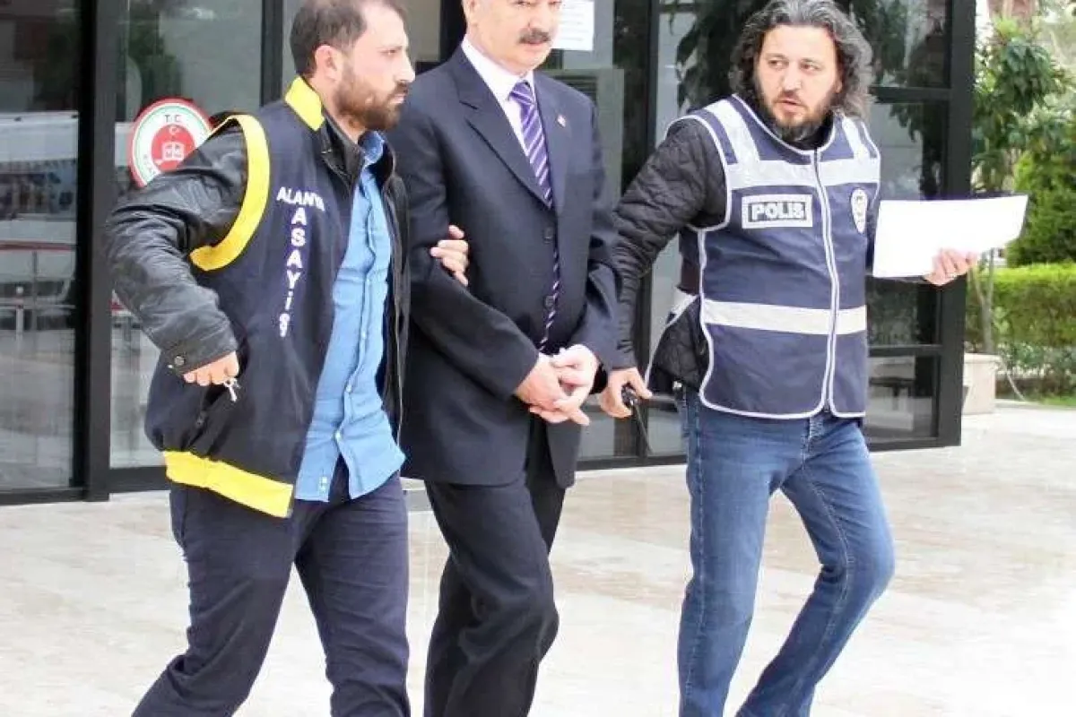 2 kız öğrencisine cinsel istismarda bulunan öğretmene 31 yıl 3 ay hapis