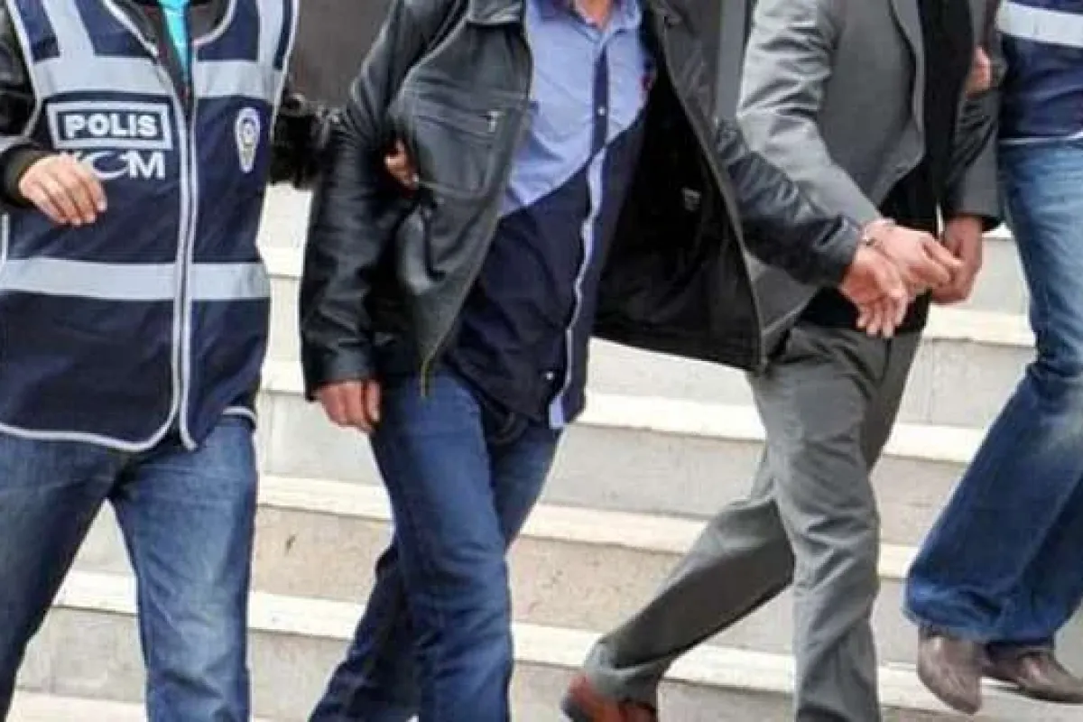 2 eski polis FETÖden gözaltına alındı