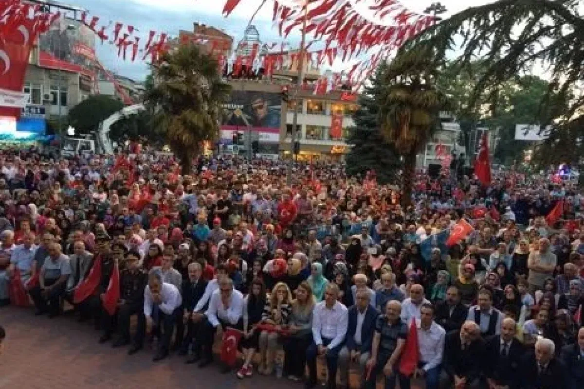 Bu akşamda devam ediyor