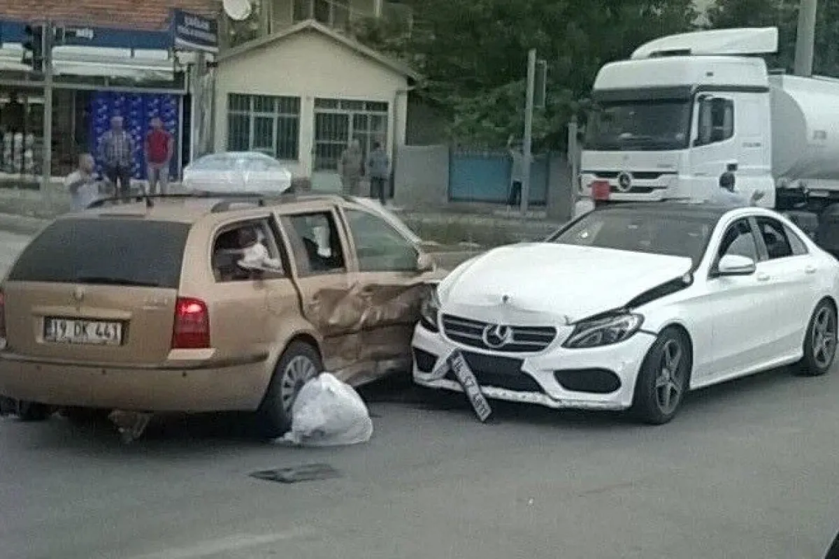 Sungurluda iki otomobil çarpıştı : 7 yaralı