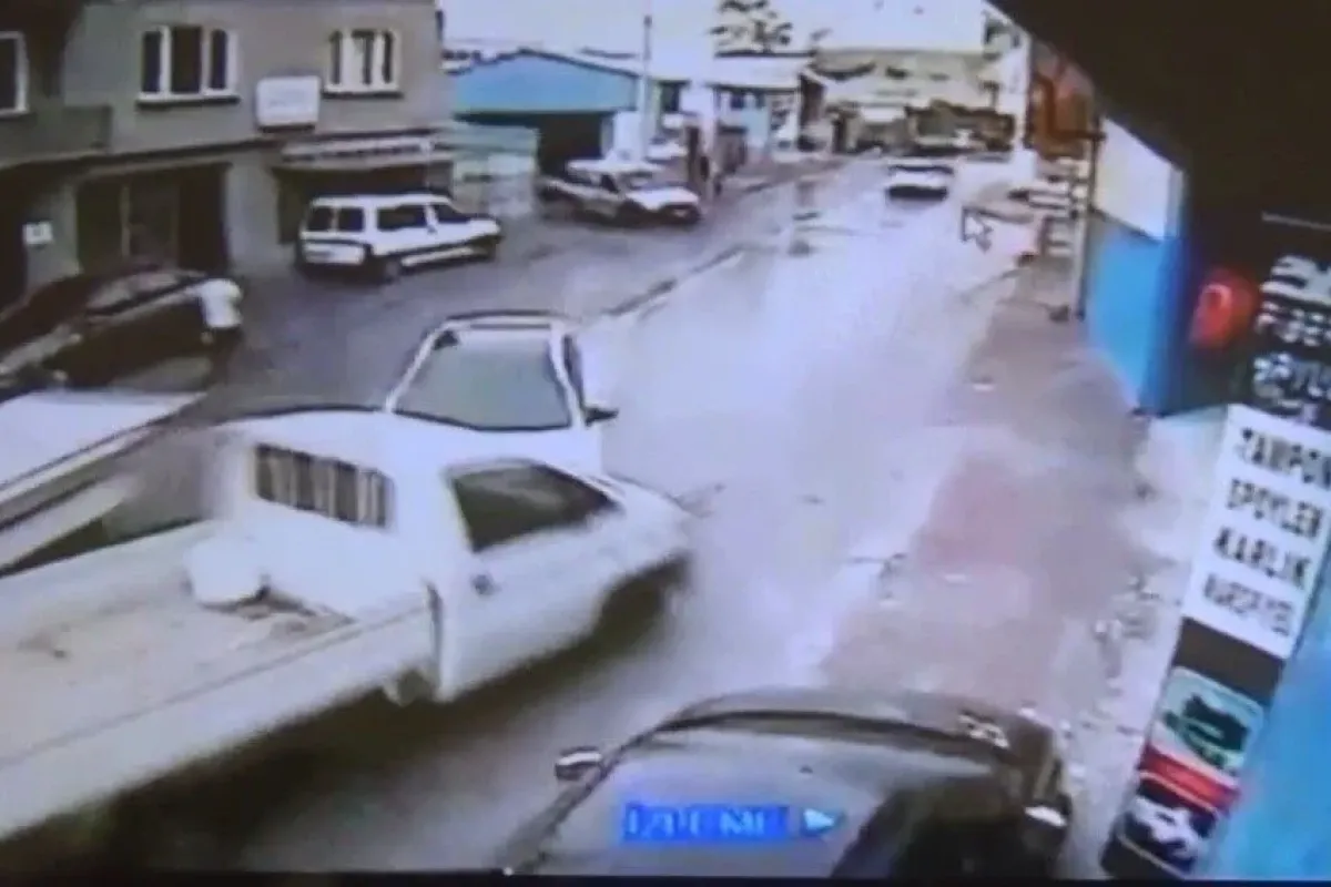 Çalıntı kaydı bulunan araçla kaza yaptılar