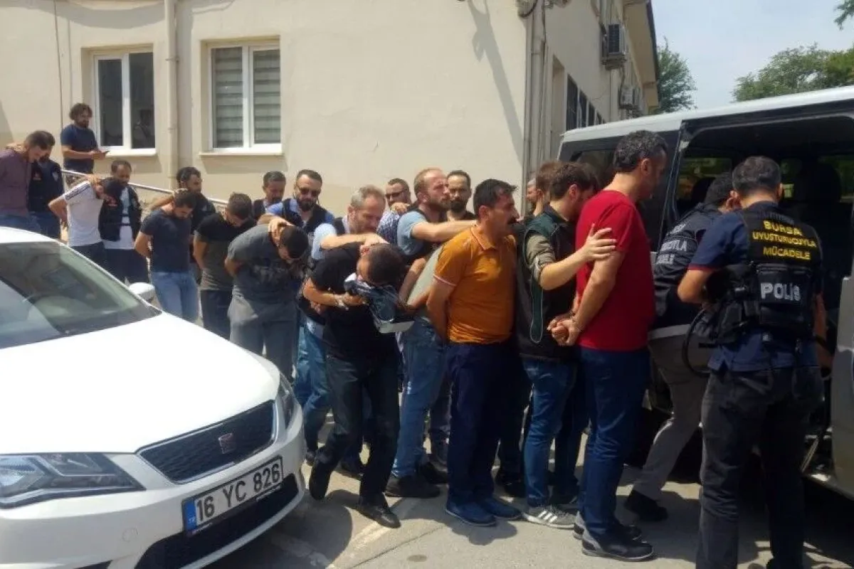 Zehir tüccarları tutuklandı