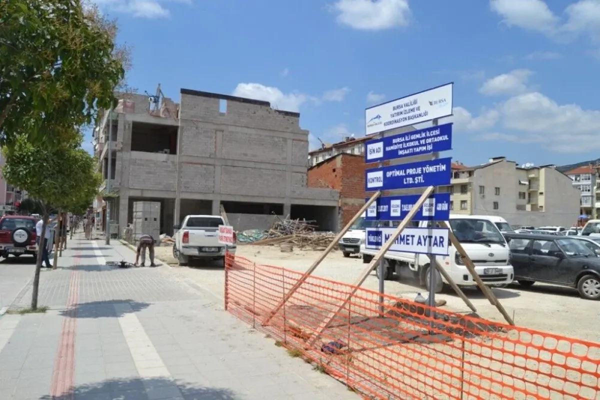 Gemlike iki yeni okul