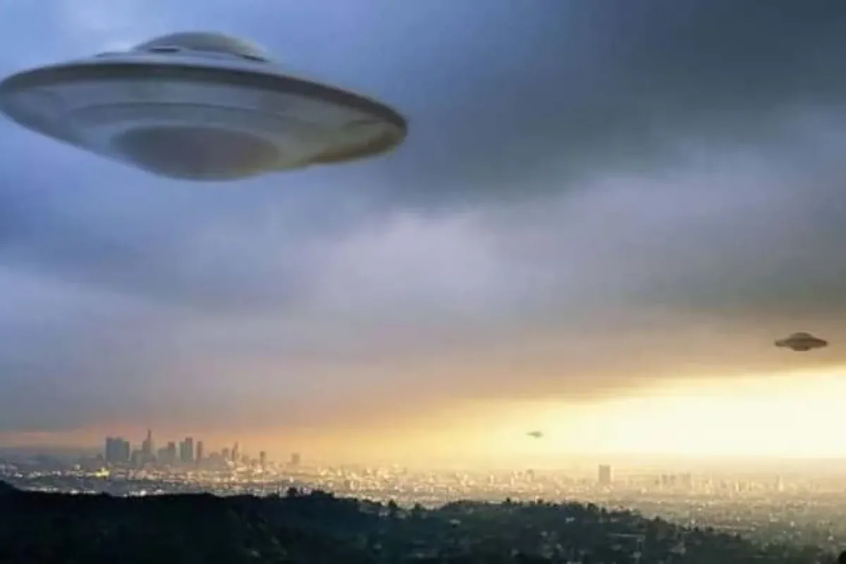 Donanma pilotu: Deli değilim, UFO gördüm