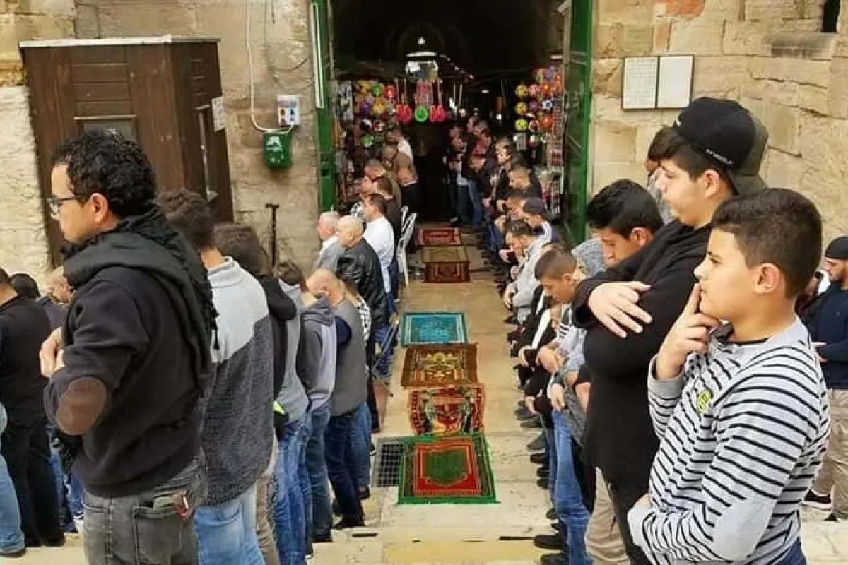 Kudüste Türk bayraklı tişört giyen Filistinliler Trumpı protesto etti