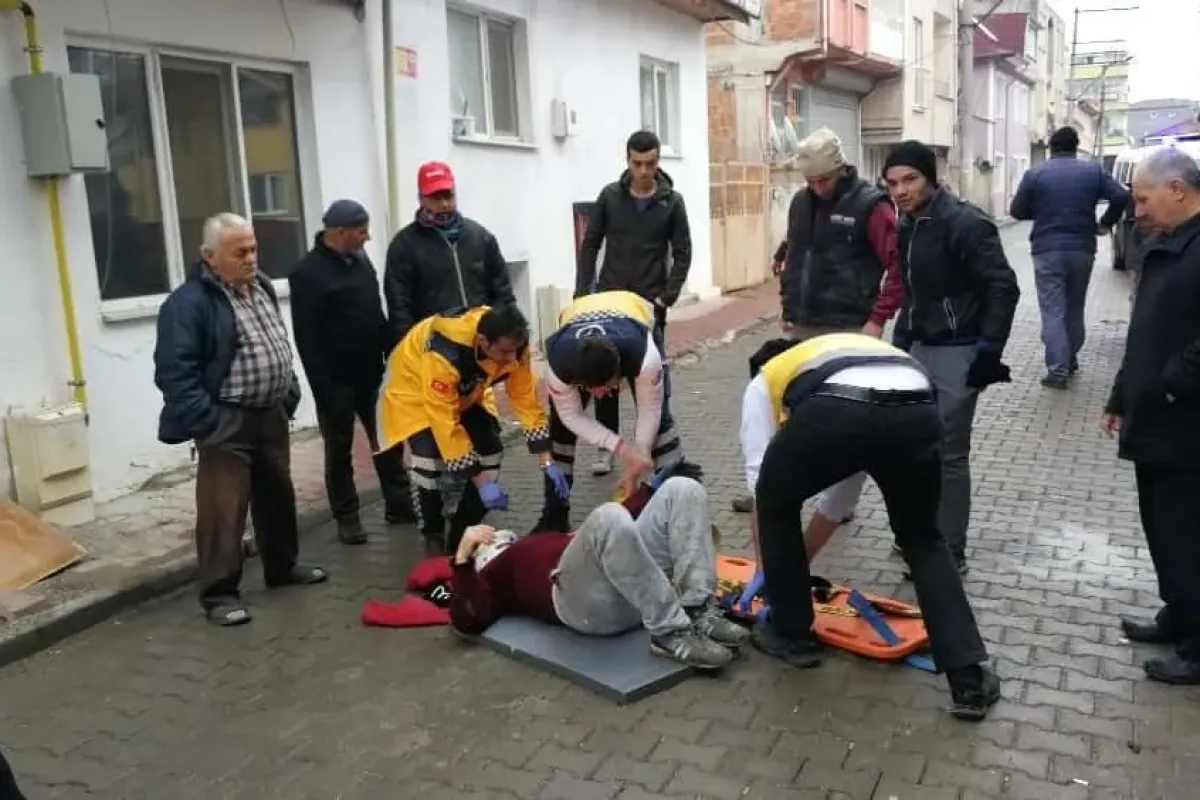 İnşaattan düşen Suriyeli işçi yaralandı