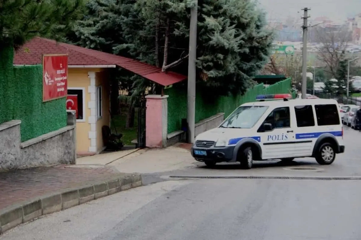 Sevgi evlerinde tüfekli anne dehşeti