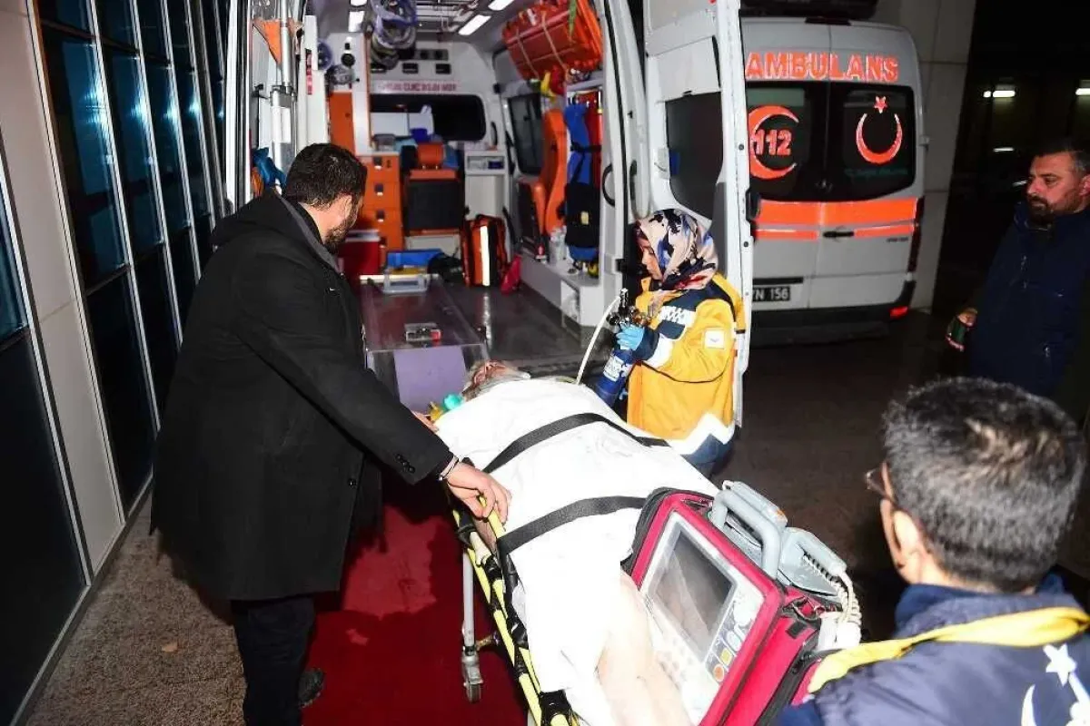 Bursada çatıdan düşen şahıs ağır yaralandı